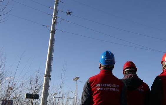 青海首次利用無(wú)人機(jī)進(jìn)行智能化配網(wǎng)集中巡檢(圖1) 青海首次利用無(wú)人機(jī)進(jìn)行智能化配網(wǎng)集中巡檢(圖1)